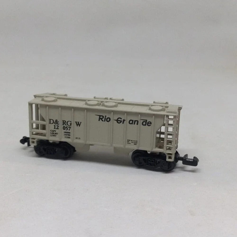 Readers Digest-High Speed Southern Pacific Hopper Car-N Scale-Rio Grande-1995